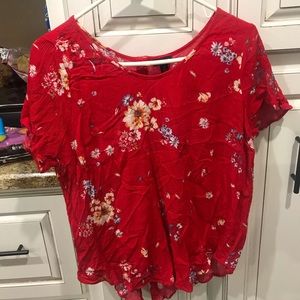 Torrid used red flower top size 1 great condition